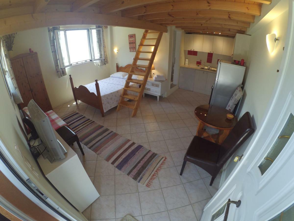 Kostas Walkers Point Bed & Breakfast Dafnata Ngoại thất bức ảnh