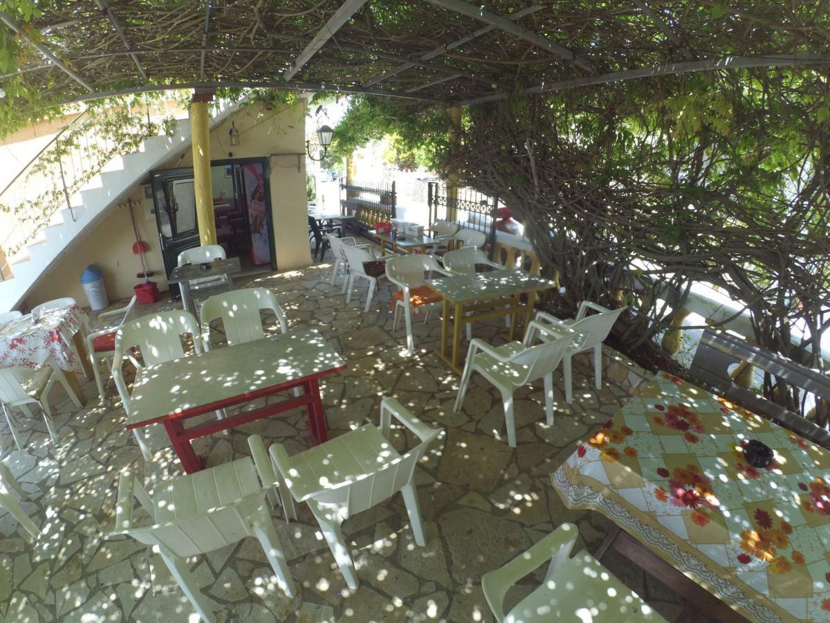 Kostas Walkers Point Bed & Breakfast Dafnata Ngoại thất bức ảnh